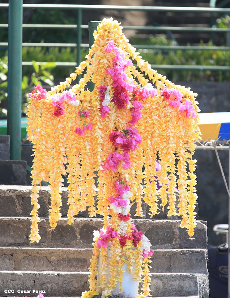 Realizan tradicional Viacrucis Acu&aacute;tico en Lago Cocibolca